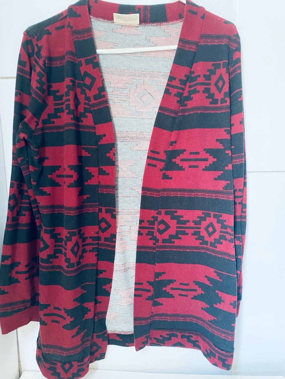 🌵3 for $25 Red and Black Patterned Cardigan
